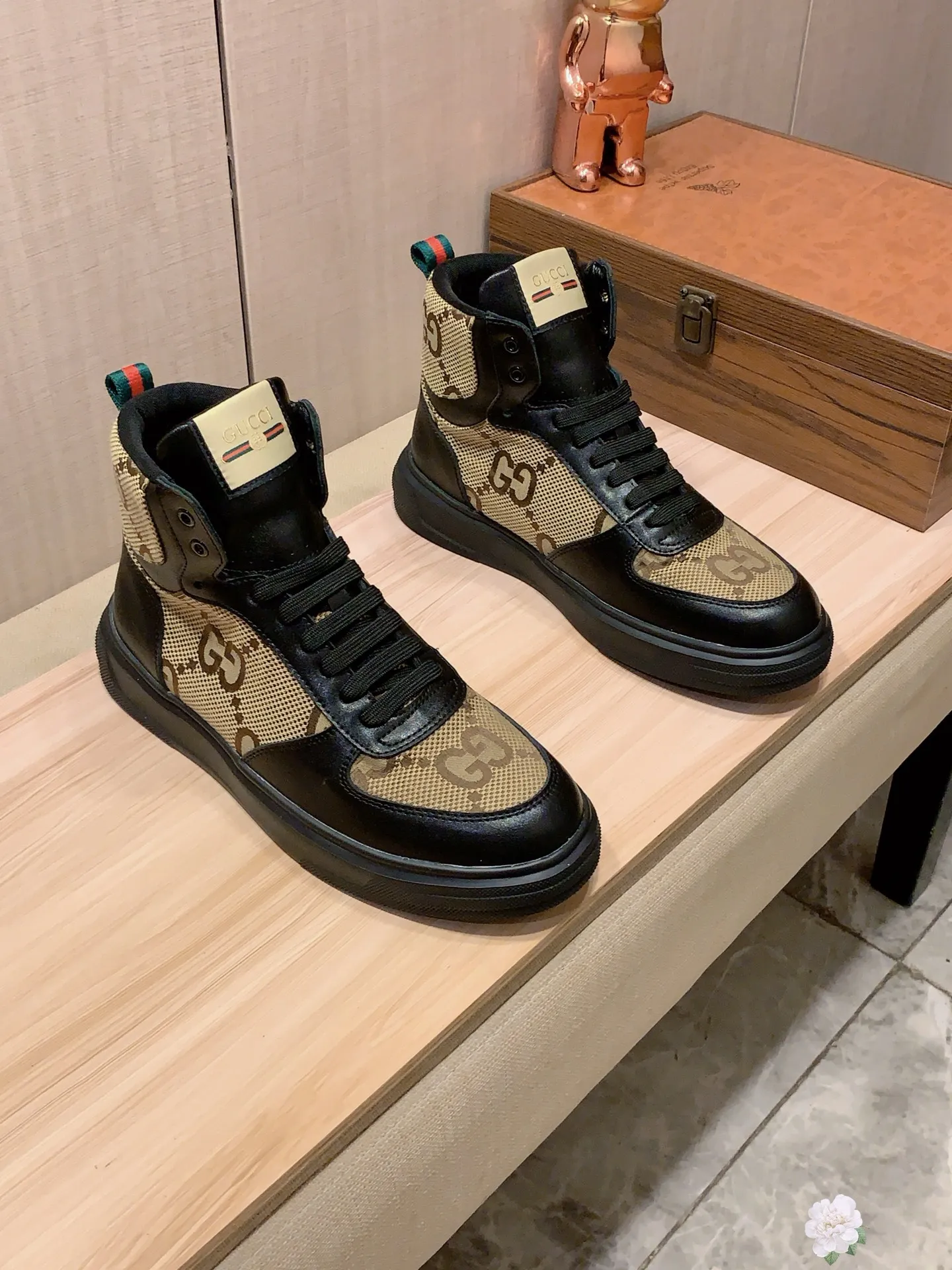Men's men's shoes💰442💰💰🎩🎩[Lightning][Lightning] "Gucci*" latest • popular casual shoes, top brand [seduce] luxury ~ purchasing agency, top ~ quality. [Strong] The upper is made of imported breathable cowhide with fabric material ➕ Breathable sheepskin feet (•) and fine workmanship. The original stylish and stylish soft rubber wear-resistant and non-slip outsole is light and comfortable on the feet. The real thing looks better when photographed in person. 111: code: 38-44, 3️⃣ colors selected